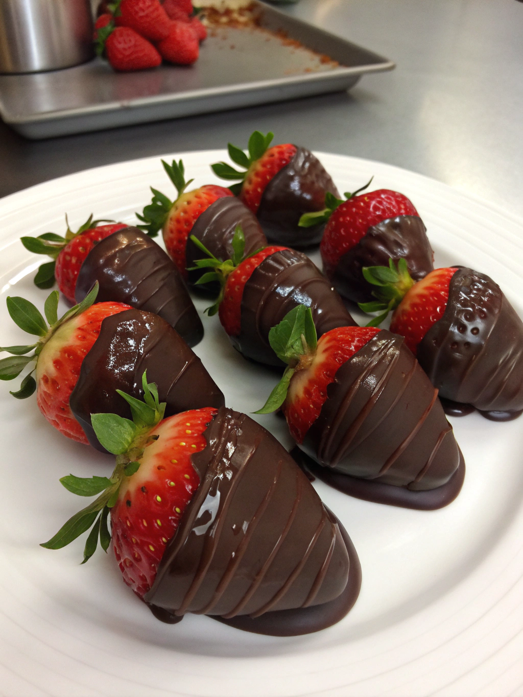 Easy Christmas Chocolate Strawberries in 30 Minutes