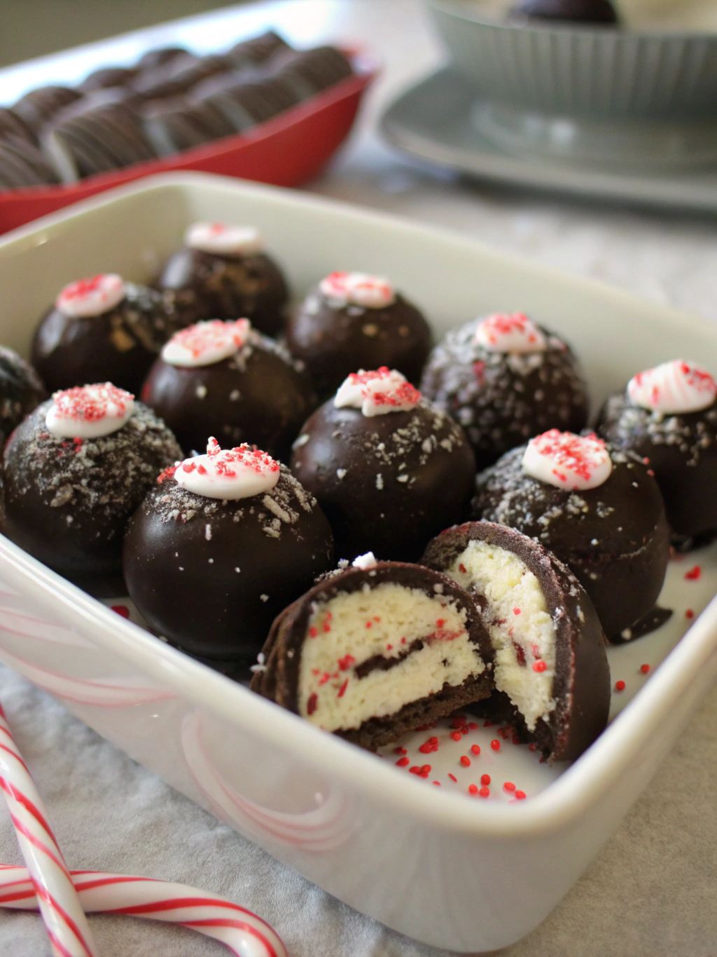 Easy Peppermint Oreo Balls (30-Min No-Bake!)